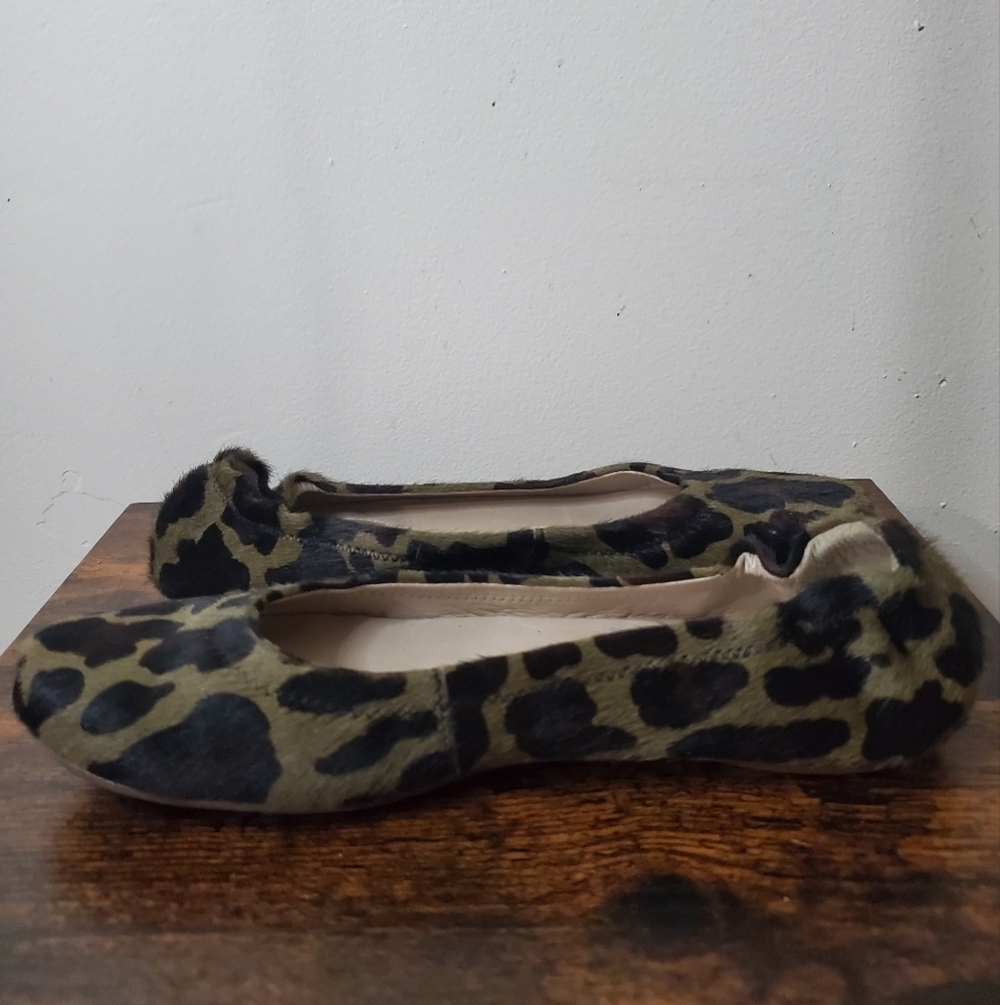 Womens L.L.Bean Calf Hair Leopard Print Flats Size 8.5 - Picture 2 of 10